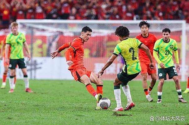 场面火爆！亚洲杯观众席沸腾不已