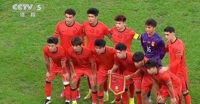 场面火爆！亚洲杯观众席沸腾不已