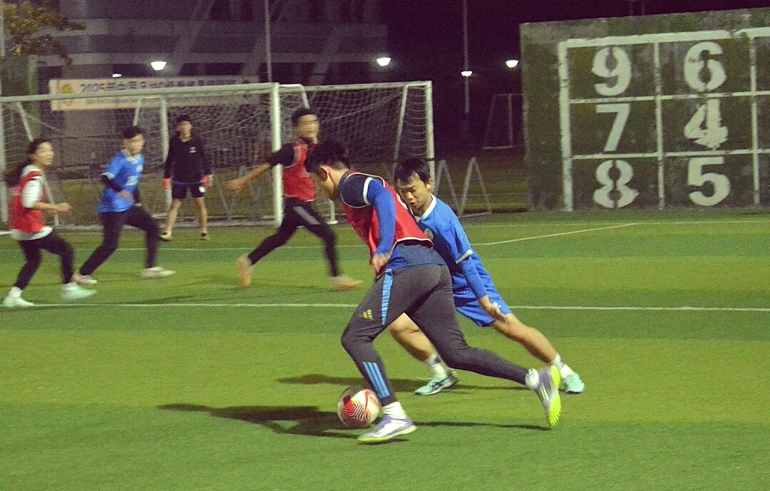 开云体育入口-足球场上的每一次激烈对决皆为经典