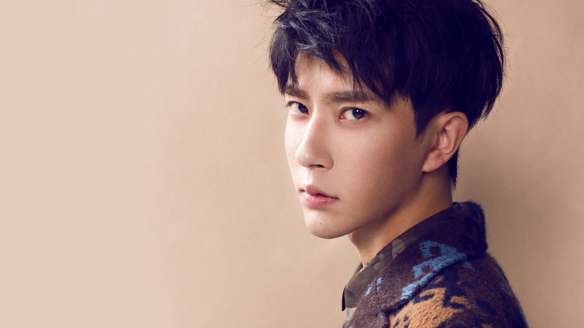 浓眉跨刀快船鏖战猛龙，连击狂潮定胜局